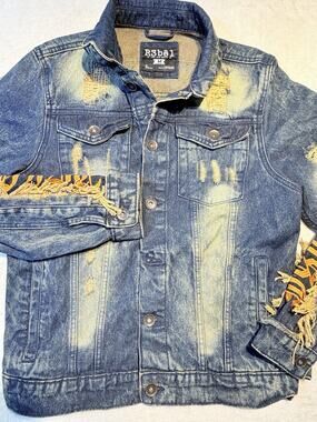 R3bel Distressed Denim Trucker Jacket Mens M Acid Wash Fringe Graphic Sleeve